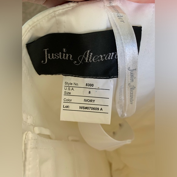 ▶️ justin alexander wedding dress 8 Swarovski crystals lace up back train 8300 - Picture 3 of 16